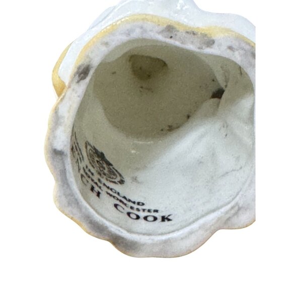 1976 Royal Worcester French Cook Candle Snuffer Hand-Painted Figurine England - Picture 7 of 7